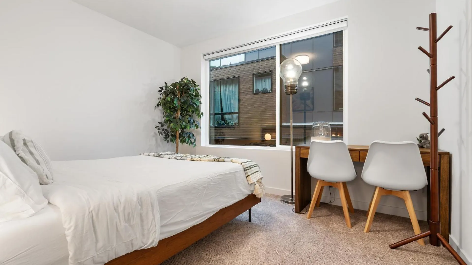 Apartment Luxe Central Home With Views & Rooftop Seattle